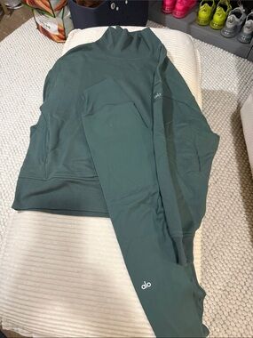 ALO Yoga women’s Dark Green Turtleneck Sweater, size M, pants size S